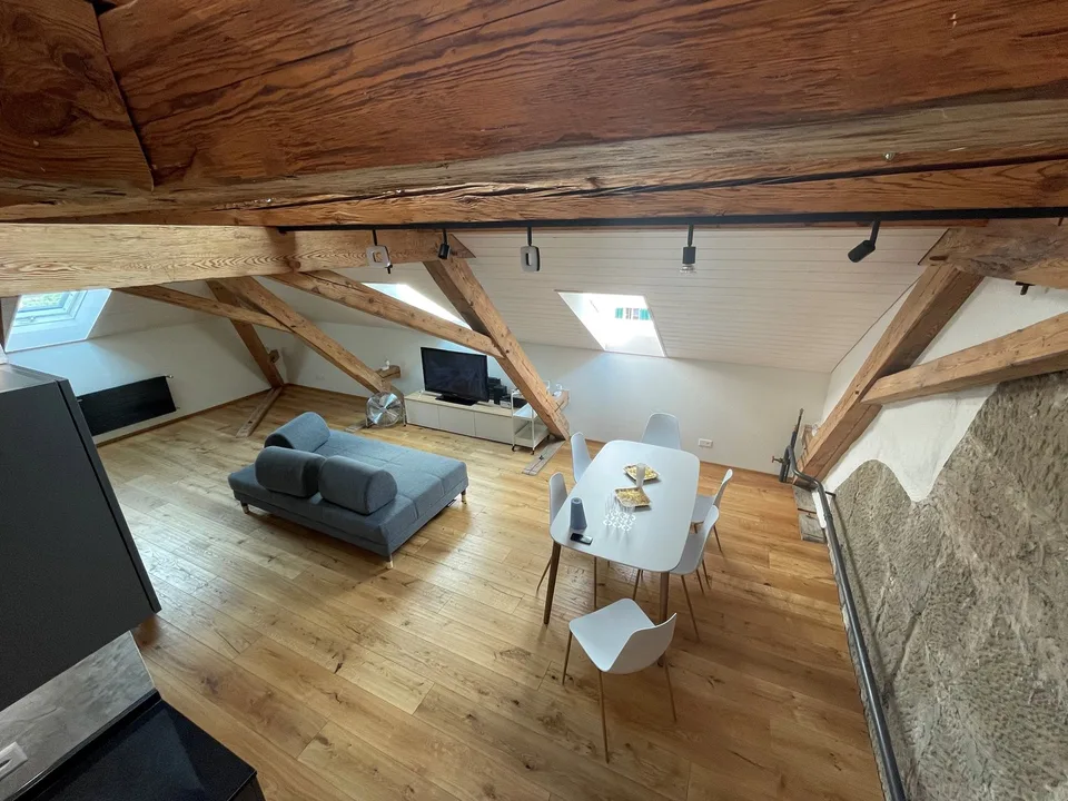 Tolle möblierte Dachwohnung mit Galerie in Kirchberg