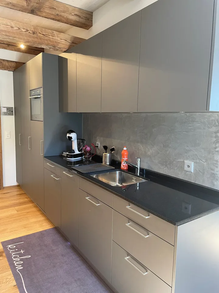 Tolle möblierte Dachwohnung mit Galerie in Kirchberg
