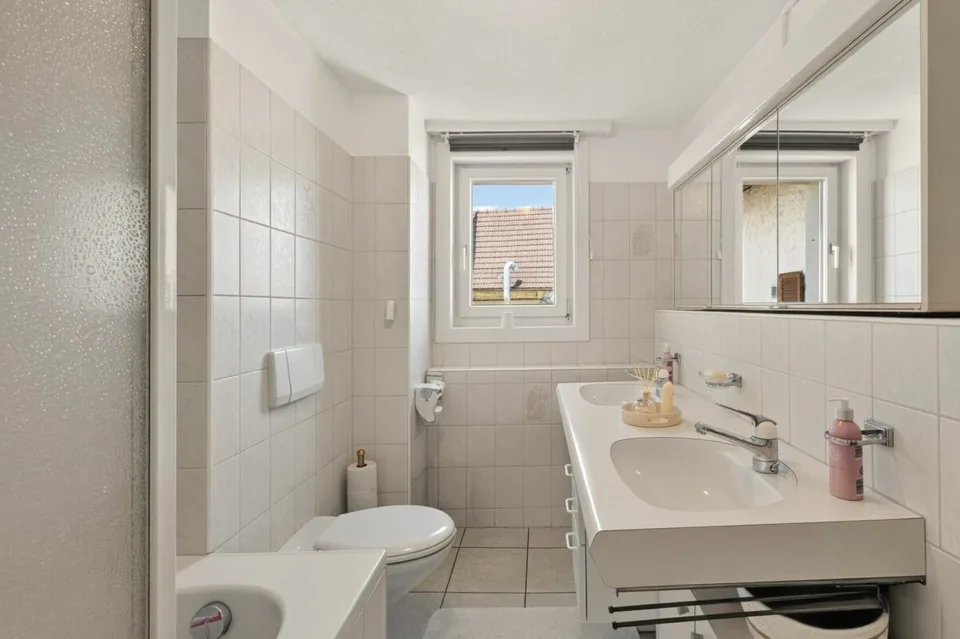 Partie de maison attractive avec deux unités de logement et usage polyvalent