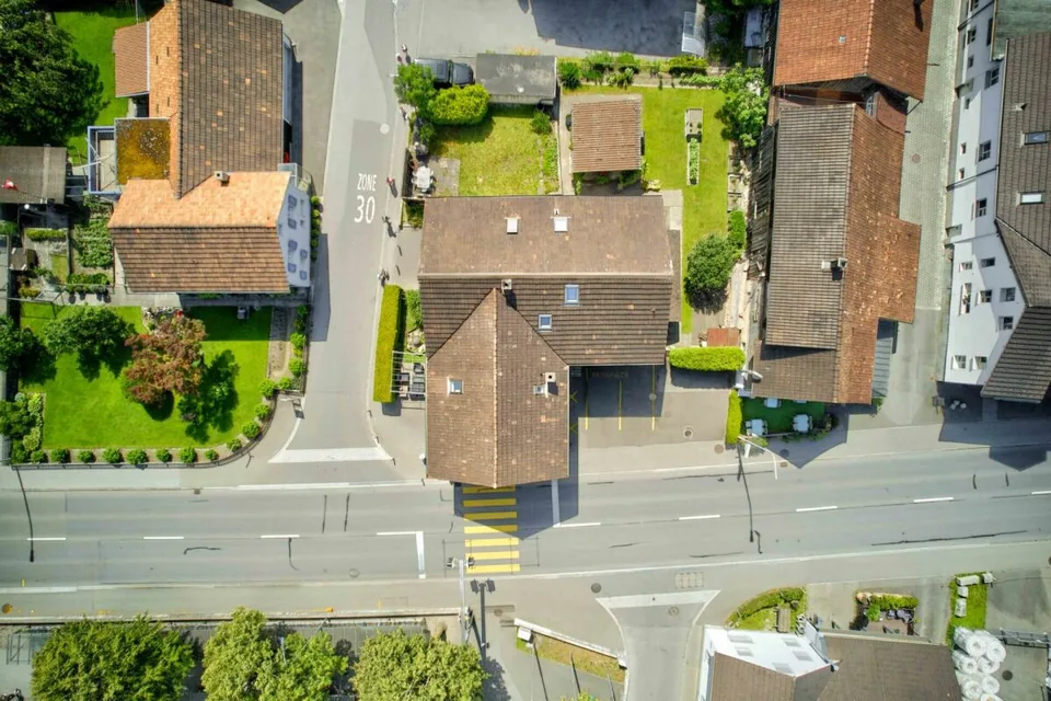 Partie de maison attractive avec deux unités de logement et usage polyvalent