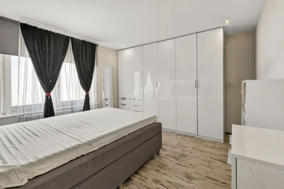 Partie de maison attractive avec deux unités de logement et usage polyvalent