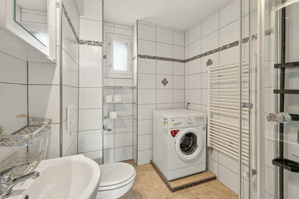 Partie de maison attractive avec deux unités de logement et usage polyvalent