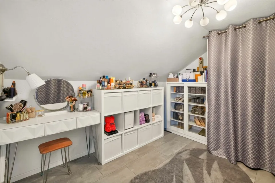 Partie de maison attractive avec deux unités de logement et usage polyvalent