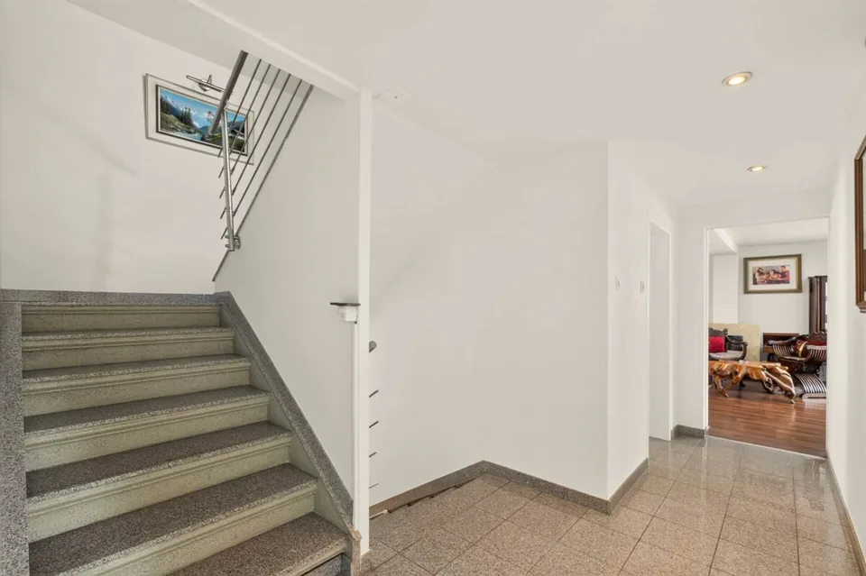 Partie de maison attractive avec deux unités de logement et usage polyvalent