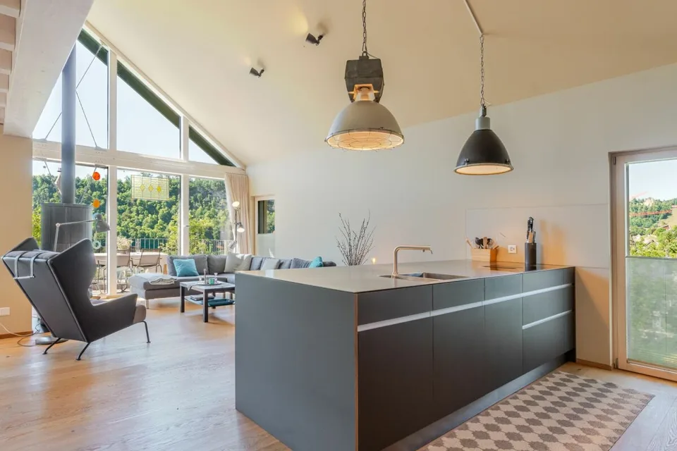 Ecologico e senza radiazioni: vita naturale in una casa unifamiliare di 5 locali con carport
