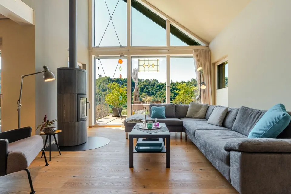 Ecologico e senza radiazioni: vita naturale in una casa unifamiliare di 5 locali con carport