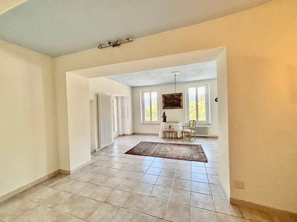Single-family house with panoramic view in Figino + 2 plots of land