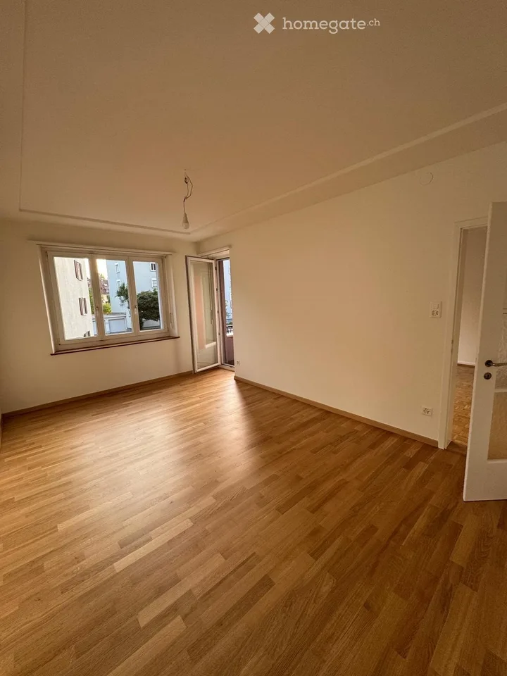 Bright 4-room apartment with balcony in Birsfelden