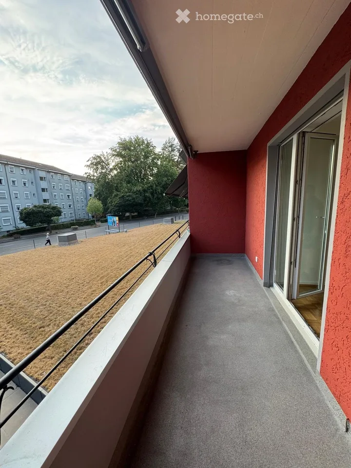 Helle 4-Zimmer-Wohnung mit Balkon in Birsfelden