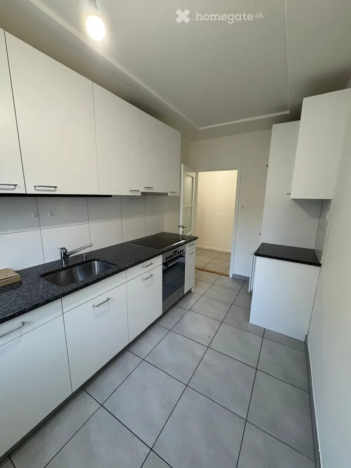 Bright 4-room apartment with balcony in Birsfelden