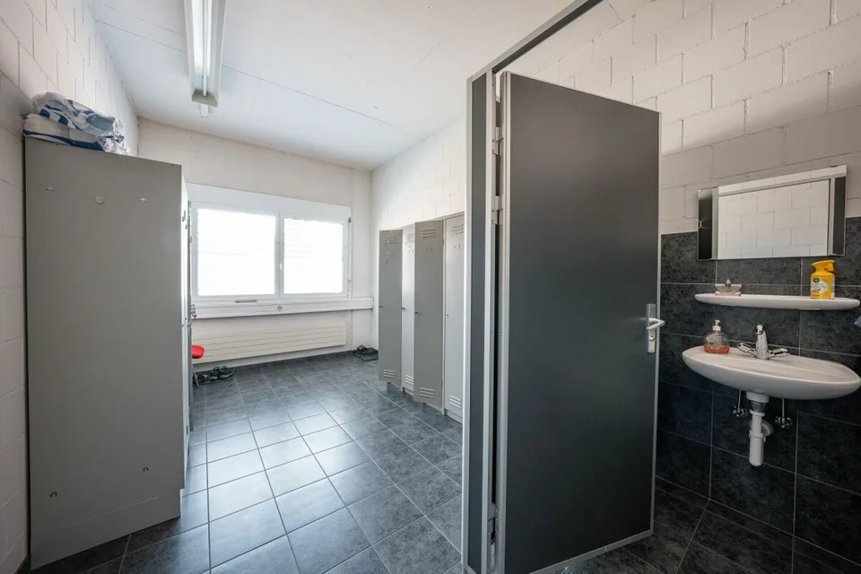 Parc d'Activités en Situation Idéale - Hall, Bureau et Espaces Commerciaux Flexibles