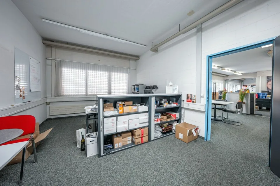 Parc d'Activités en Situation Idéale - Hall, Bureau et Espaces Commerciaux Flexibles