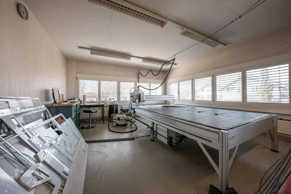 Parc d'Activités en Situation Idéale - Hall, Bureau et Espaces Commerciaux Flexibles