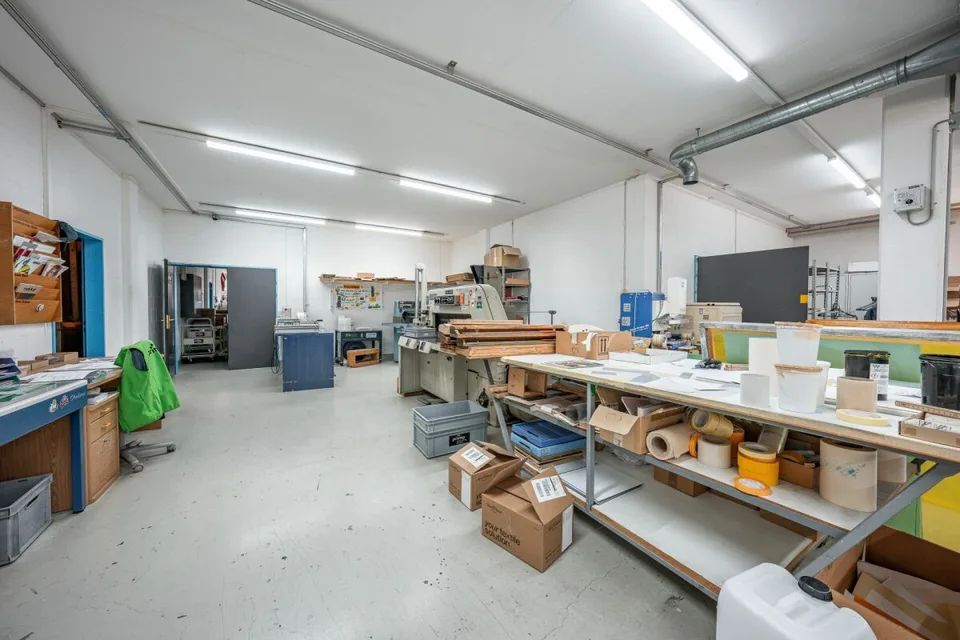 Parc d'Activités en Situation Idéale - Hall, Bureau et Espaces Commerciaux Flexibles