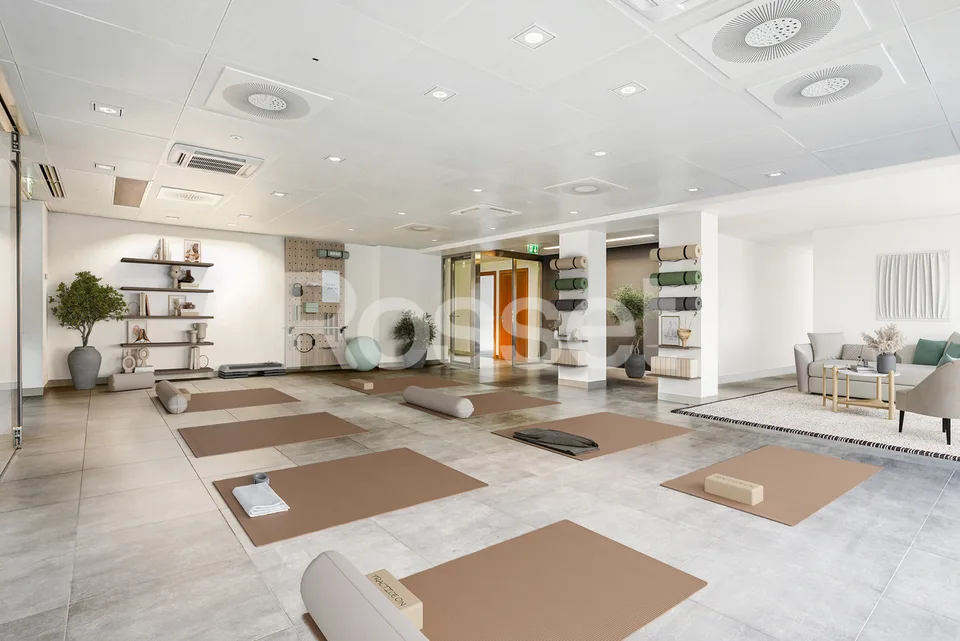 Arcade d'env. 153m² au rez-de-chaussée avec 121 m² au rez-inférieur