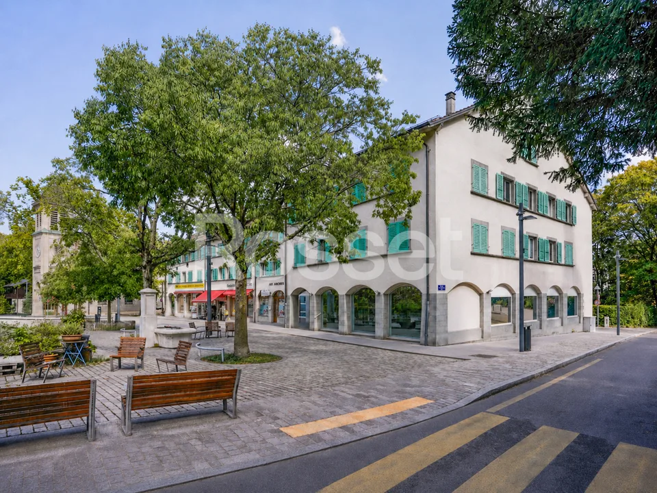 Arcade d'env. 153m² au rez-de-chaussée avec 121 m² au rez-inférieur