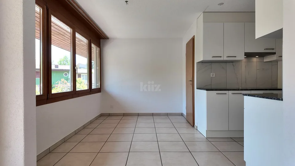 Bel appartement avec balcon dans un quartier calme – Foto 7 von 13