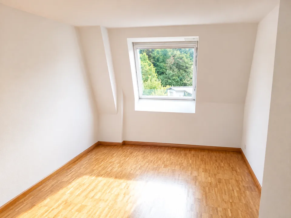 1er mois gratuit ! Appartement spacieux 4,5 pièces en mansarde à Zunzgen – photo 8 sur 14