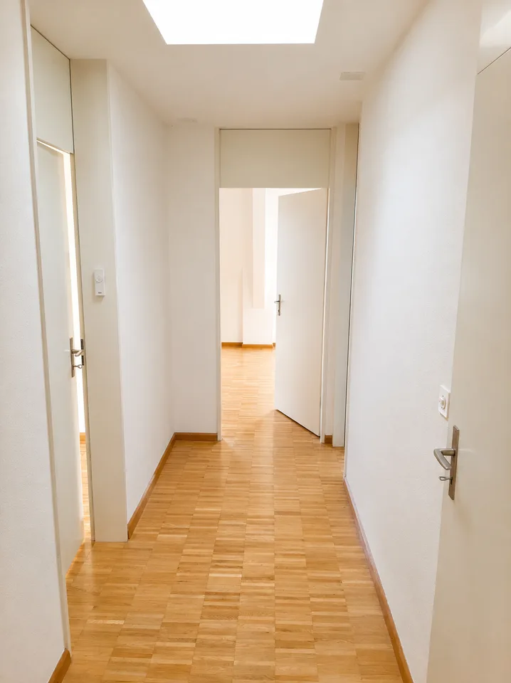 1er mois gratuit ! Appartement spacieux 4,5 pièces en mansarde à Zunzgen – photo 6 sur 14