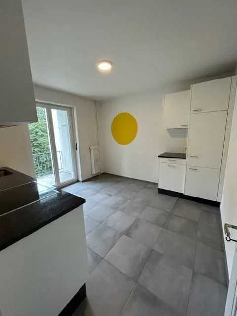 Appartement 2 pièces lumineux avec balcon et vue sur le vert à Bâle