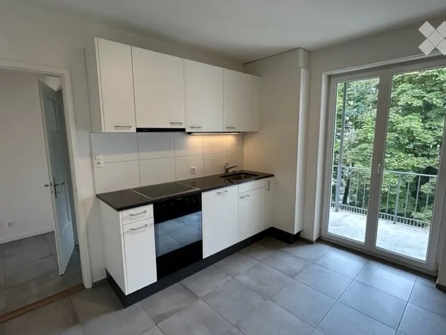 Helle 2-Zimmer-Wohnung mit Balkon und Grünblick in Basel
