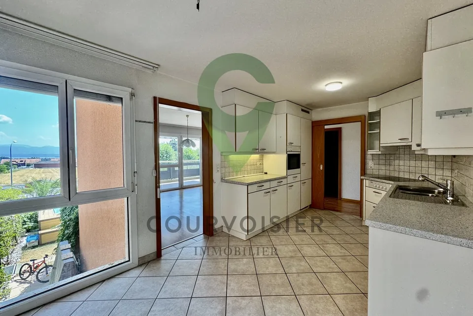 BEL APPARTEMENT DE 4,5 PCES, VUE LAC ET ALPES PROCHE DES COMMODITES – foto 7 di 13