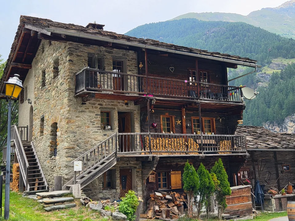 Gemütliche Wohnung in authentischer Dorfvilla - Lannaz/Evolène - 70 m2