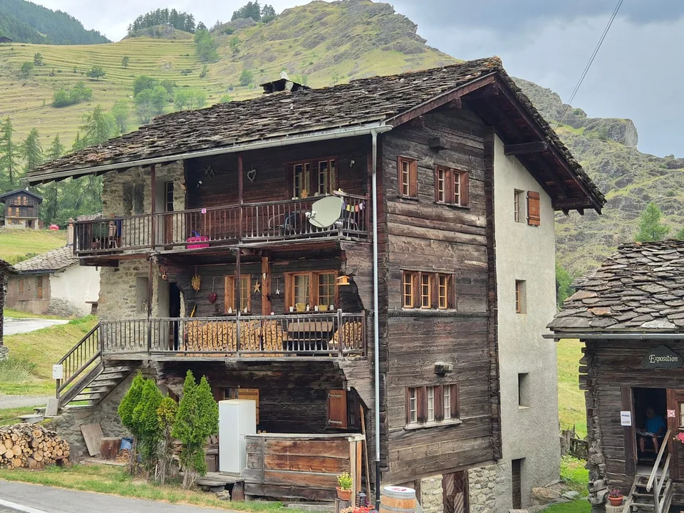 Gemütliche Wohnung in authentischer Dorfvilla - Lannaz/Evolène - 70 m2