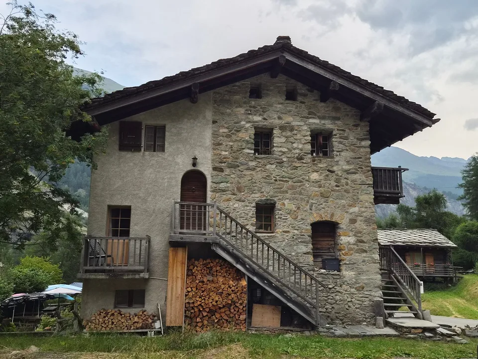 Appartement cosy dans maison villageoise authentique - Lannaz/Evolène - 70 m2