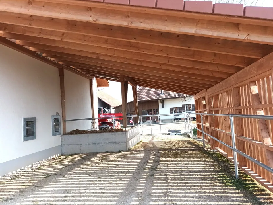 GROSSE PREISSENKUNG - Sehr seltenes Objekt - Wunderschönes, komplett renoviertes Bauernhaus auf 4'385 m² – Foto 7 von 26