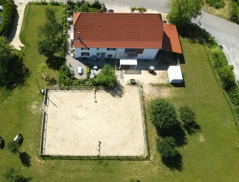 Exceptional and very rare offer - Magnificent village farm completely renovated on 4'385 m²
