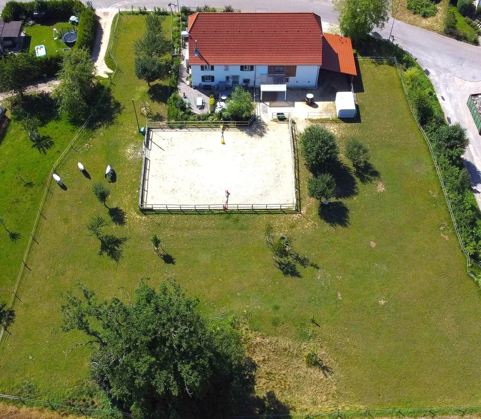 GROSSE PREISSENKUNG - Sehr seltenes Objekt - Wunderschönes, komplett renoviertes Bauernhaus auf 4'385 m² – Foto 6 von 26