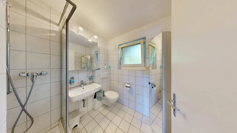 Appartement exclusif 4.5 pièces à Greppen - vivre avec vue sur le lac et les montagnes