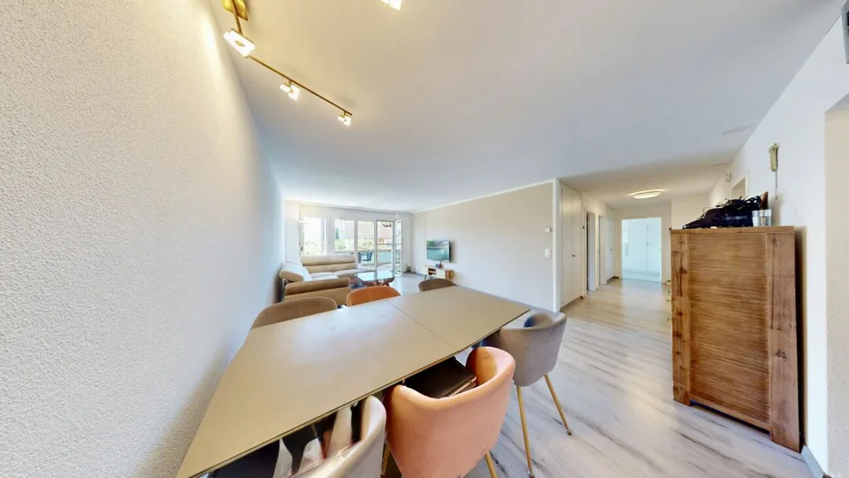 Appartement exclusif 4.5 pièces à Greppen - vivre avec vue sur le lac et les montagnes