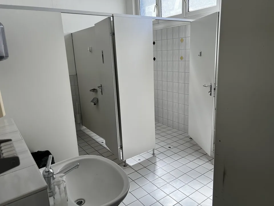 Divers locaux commerciaux 110m², 179m², 566m² dans un emplacement central