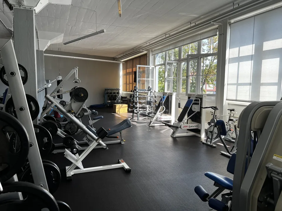Divers locaux commerciaux 110m², 179m², 566m² dans un emplacement central