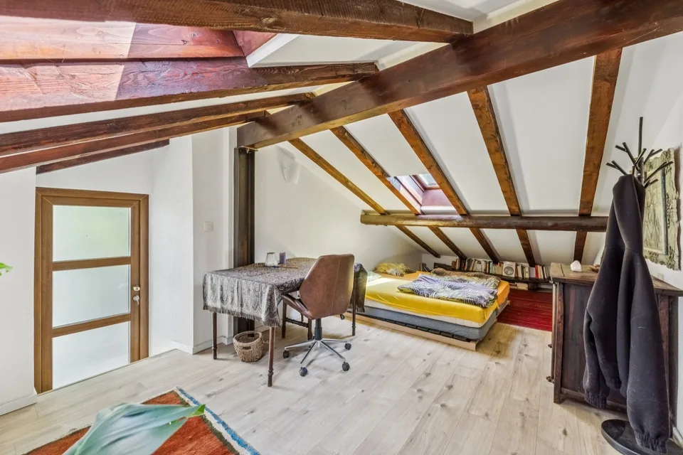 Doppelhaushälfte in einer grünen Umgebung. – Foto 7 von 9