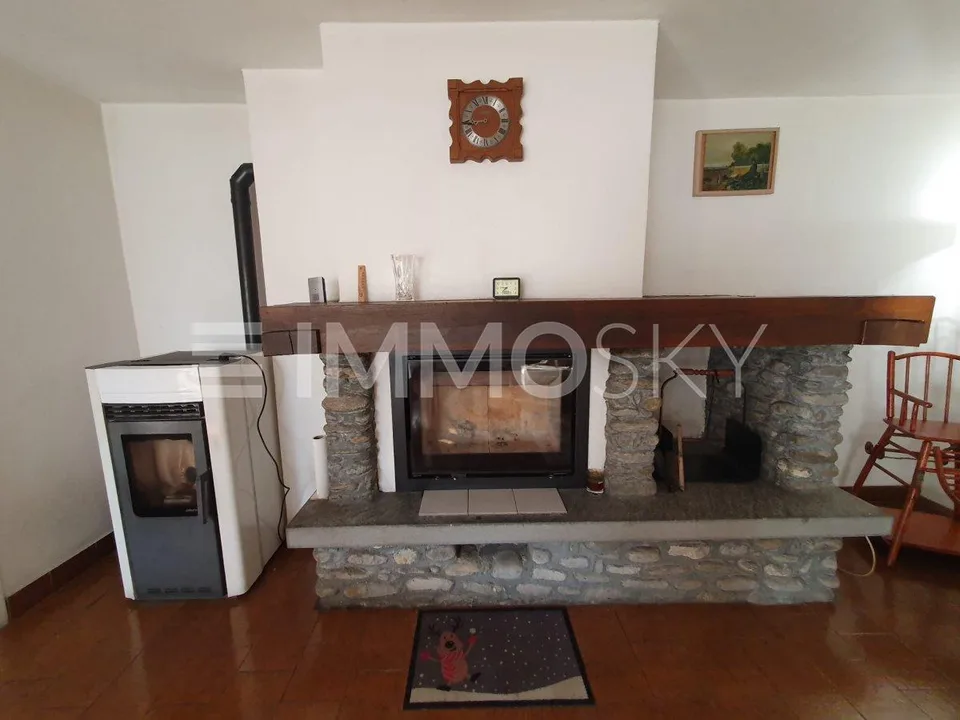 Mixed solution: operational workshop and apartment