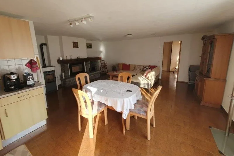 Mixed solution: operational workshop and apartment
