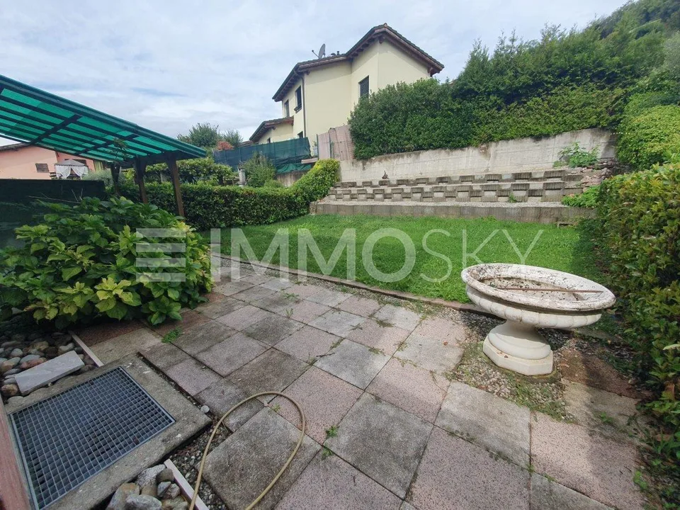 Elegant house in Arzo, just two steps from the Italian border
