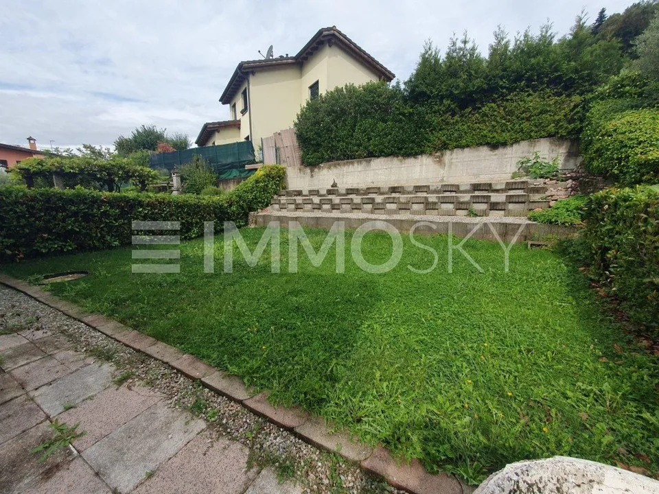 Elegant house in Arzo, just two steps from the Italian border