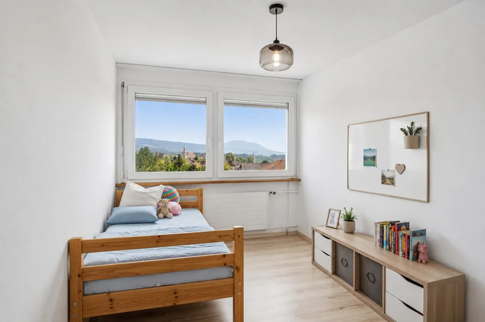 Ampio appartamento di 5.5 locali all'ultimo piano con terrazza e 2 – foto 10 di 13