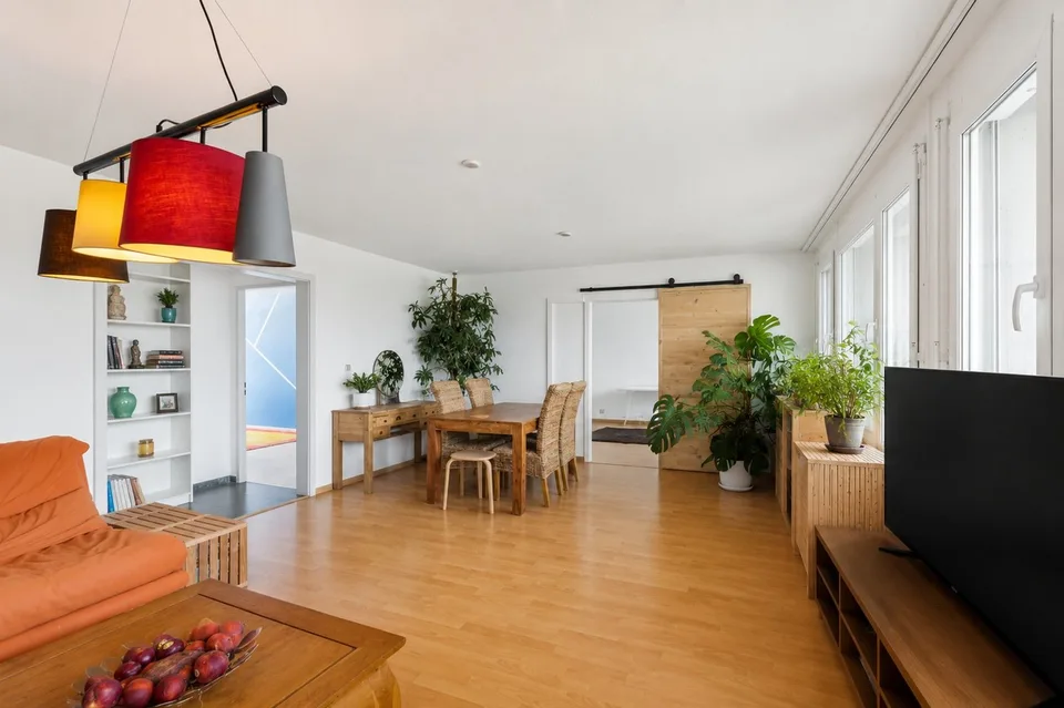 Spacieux appartement de 5.5 pièces au dernier étage avec terrasse et 2