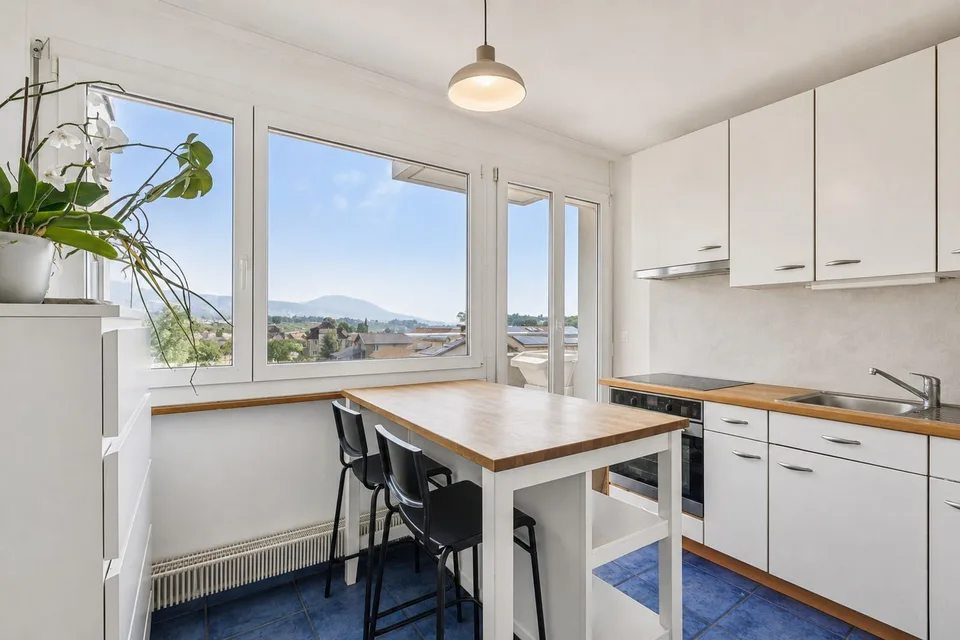 Spacieux appartement de 5.5 pièces au dernier étage avec terrasse et 2