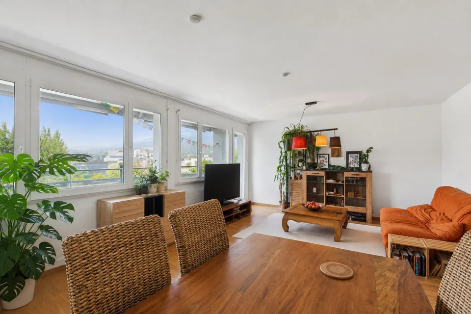 Spacieux appartement de 5.5 pièces au dernier étage avec terrasse et 2
