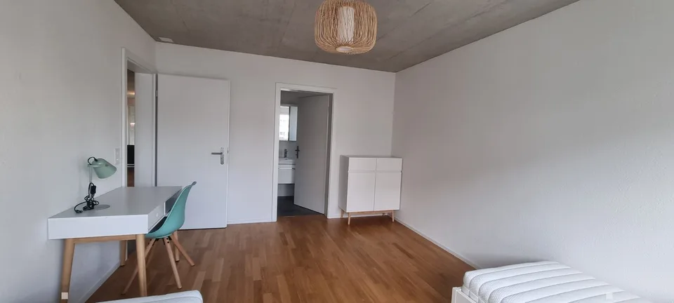 möbliertes WG-Zimmer mit eigenem Bad / chambre meublée en colocation avec salle de bain privée