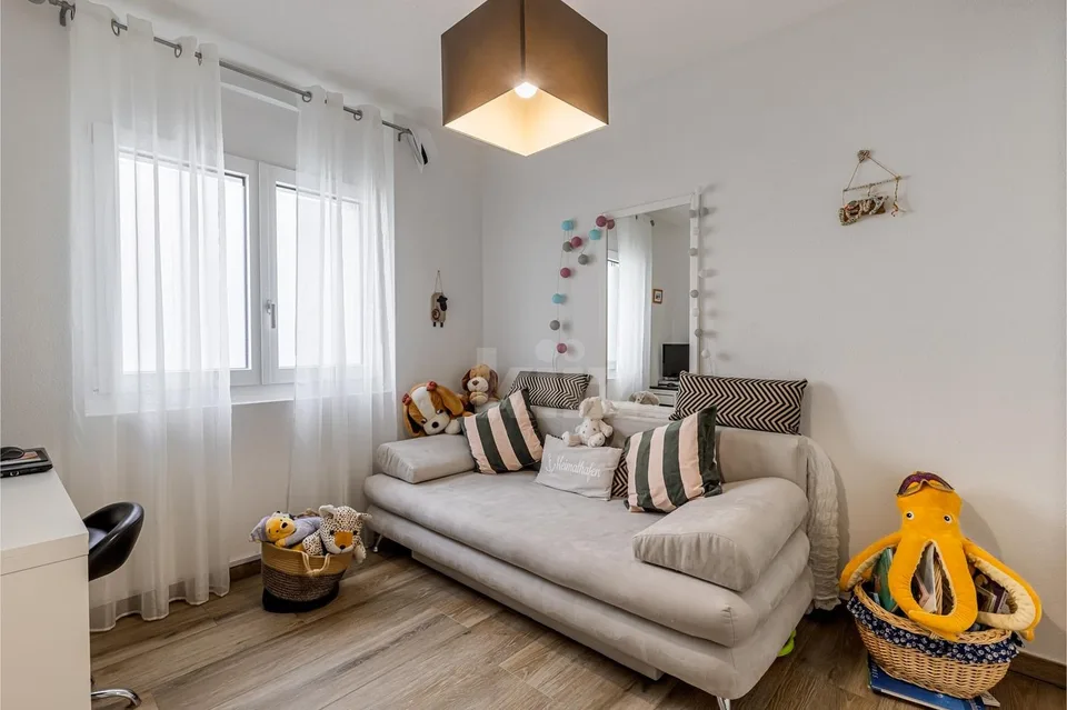Schönes modernes Apartment mit Balkon – Foto 8 von 13