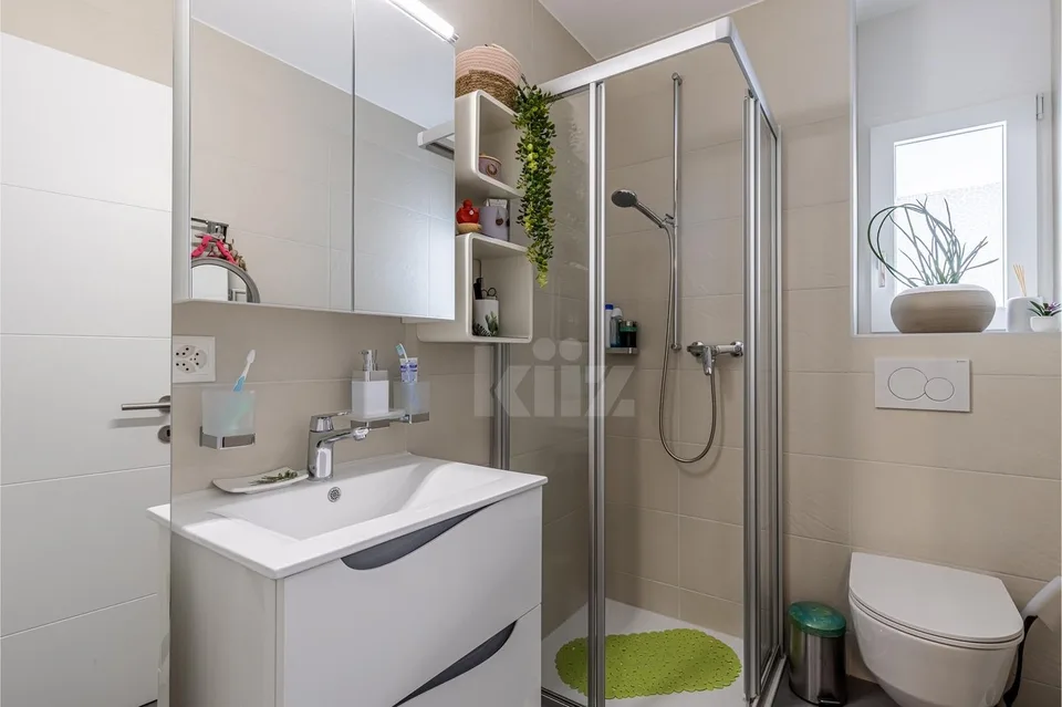 Schönes modernes Apartment mit Balkon – Foto 10 von 13