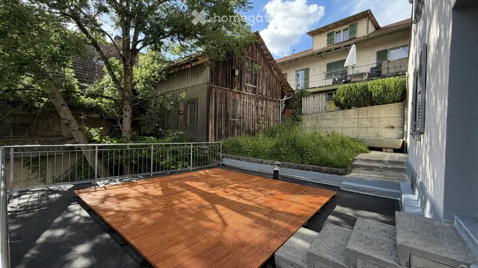 Sunny terrace with lawn + spacious 3.5 room apartment