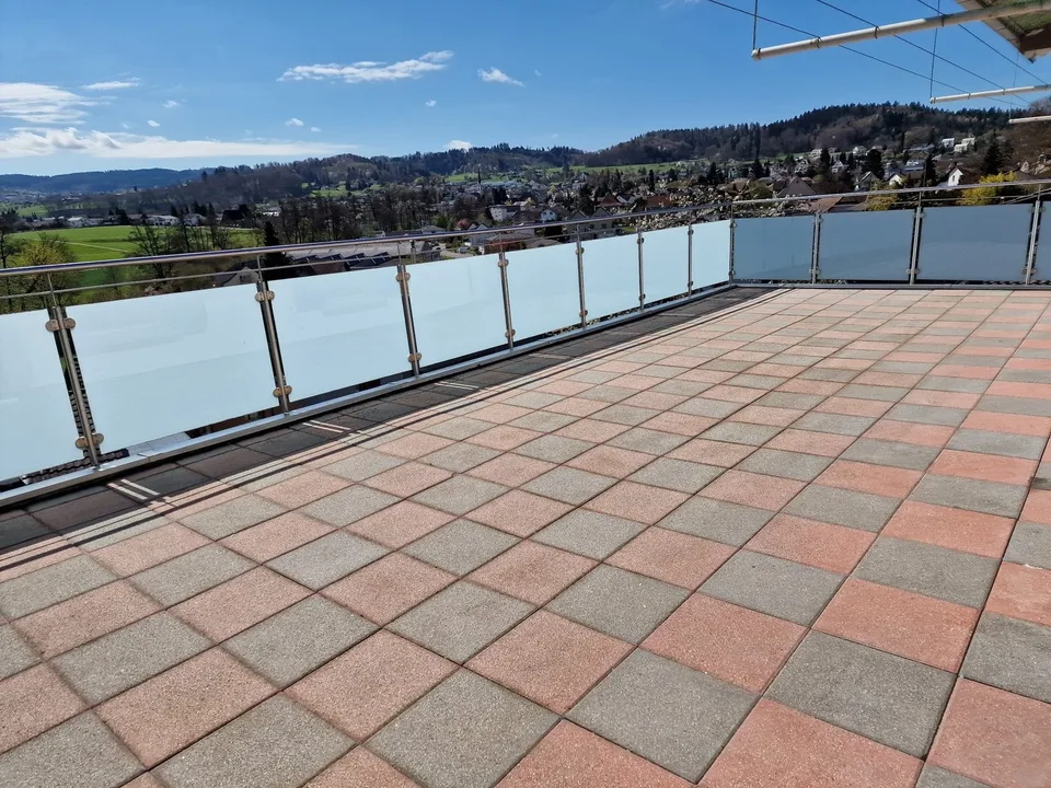 Charmante 4-Zimmerwohnung mit sensantioneller Terrasse und Aussicht